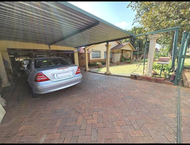 3 BEDROOM HOUSE FOR SALE IN SINOVILLE